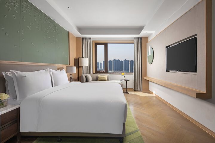 Room 33 of 97