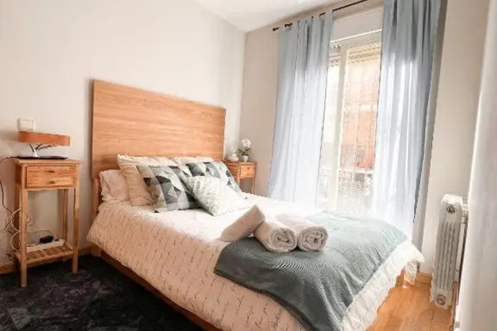 Room 6 of 16