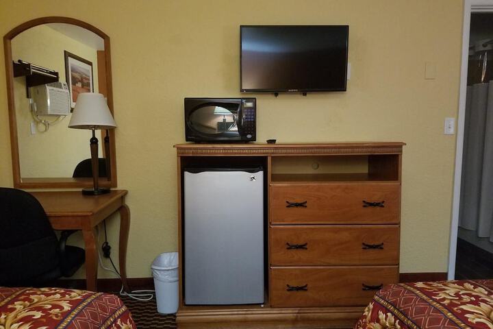Room 13 of 27