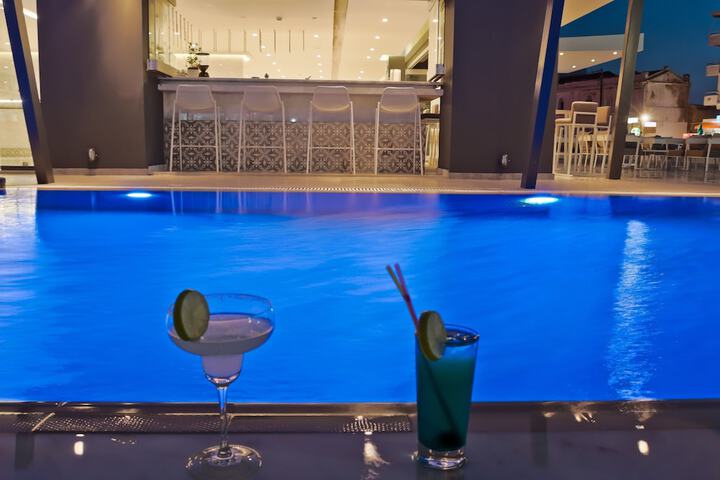 Pool 44 of 91