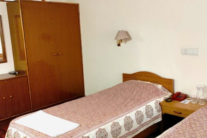 Room 3 of 27