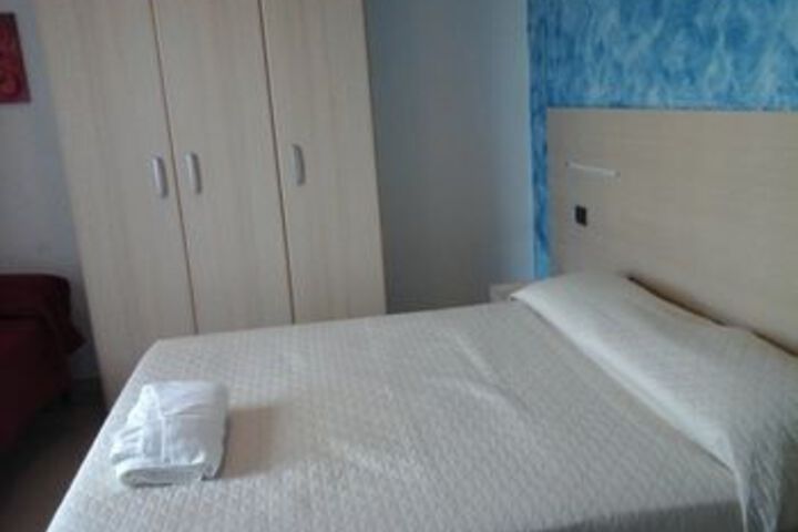 Room 33 of 43