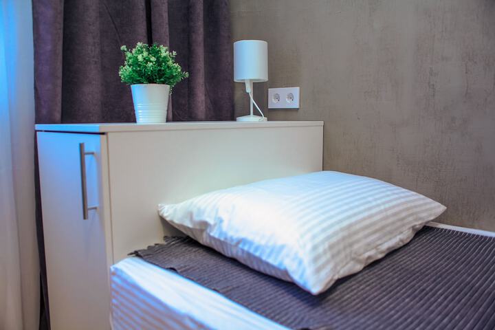Room 16 of 40