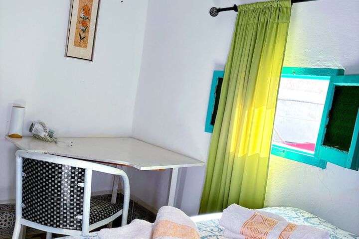 Room 10 of 48
