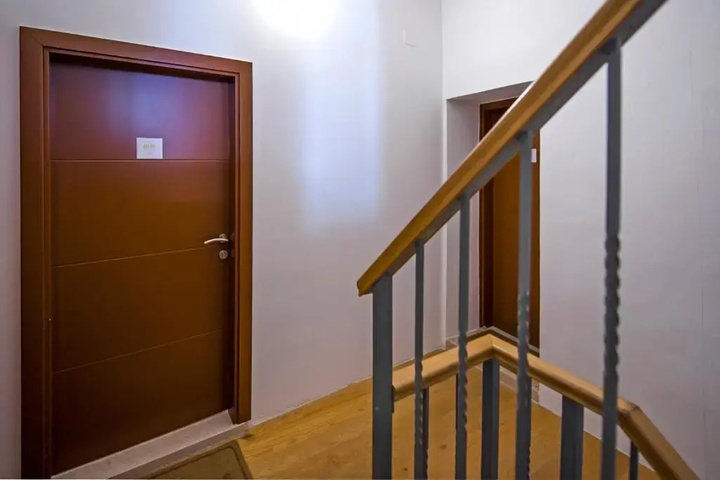 Room 9 of 14