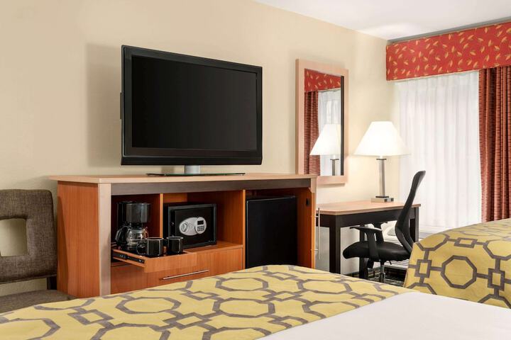 1 Queen Bed Superior Room (4 of 19)