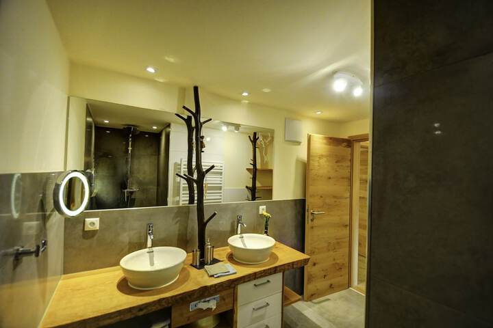 Room 6 of 20