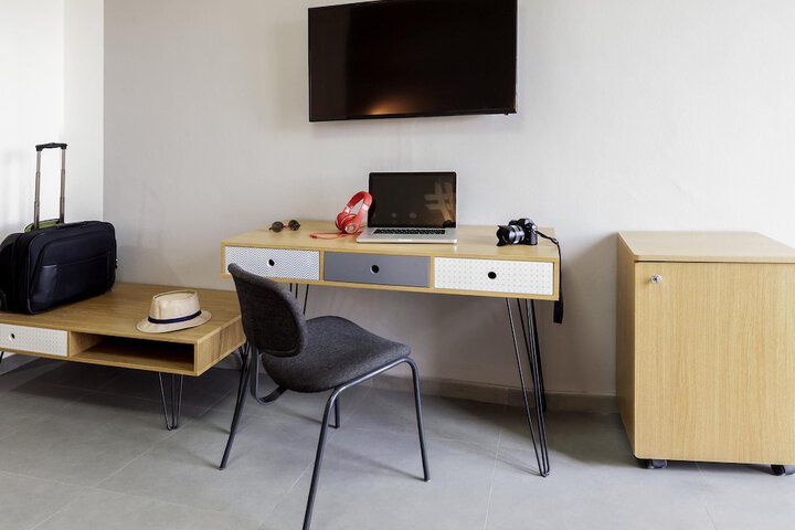 Room 11 of 40
