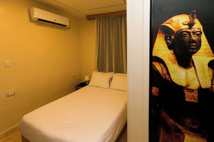 Room 166 of 284