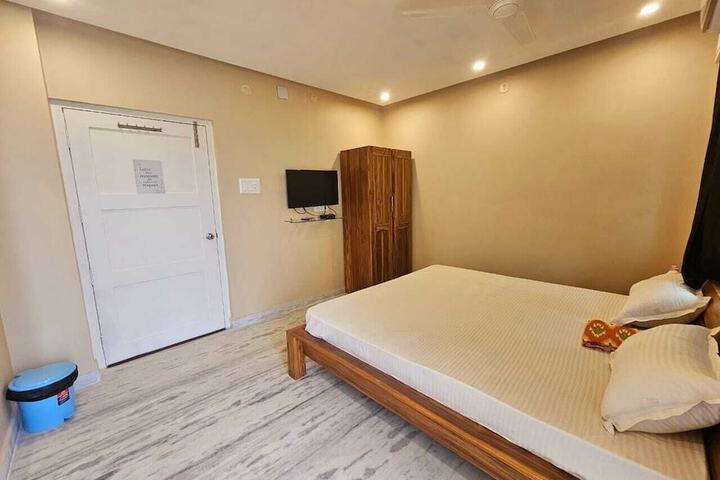Room 14 of 40