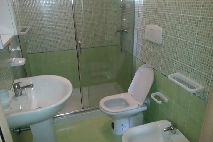Room 7 of 10