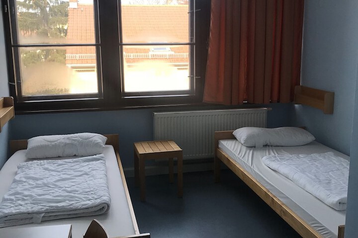 Room 10 of 33