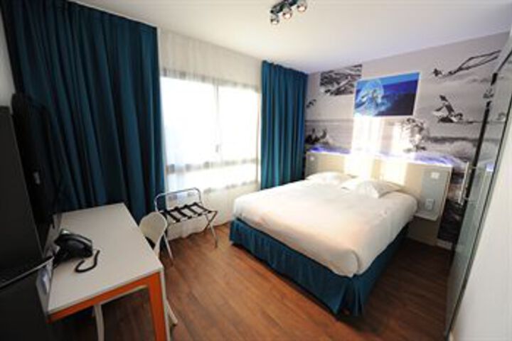 Room 7 of 11