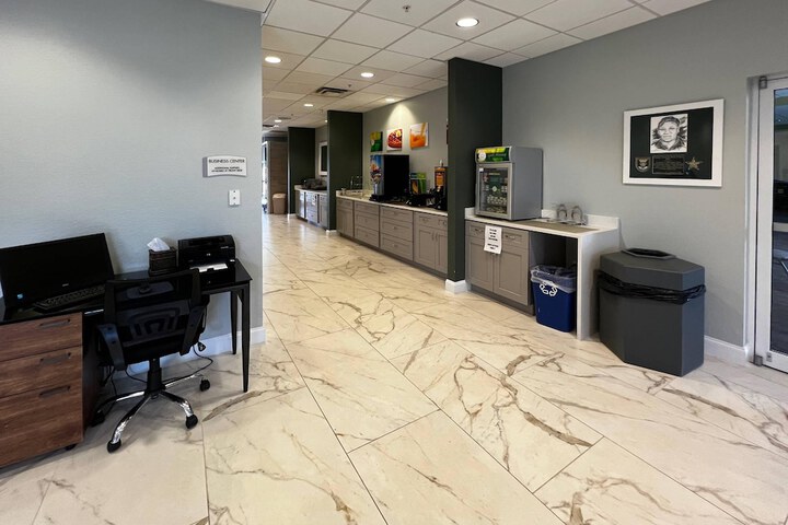 Business Center 43 of 48