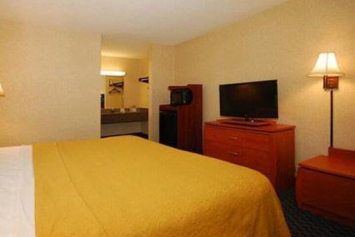 2 Double Beds (3 of 4)