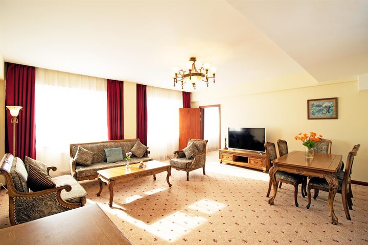 Room 52 of 325