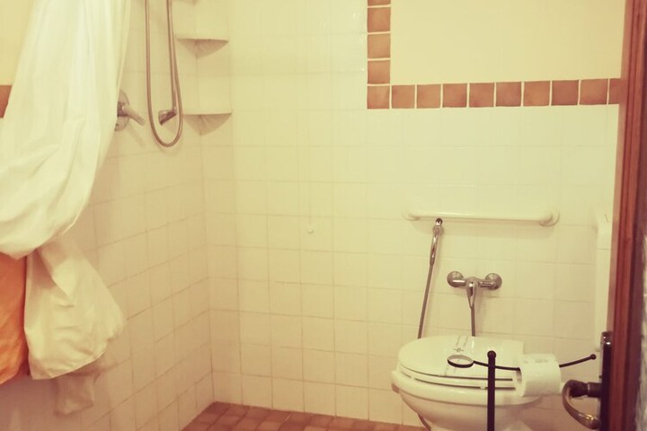 Room 80 of 100