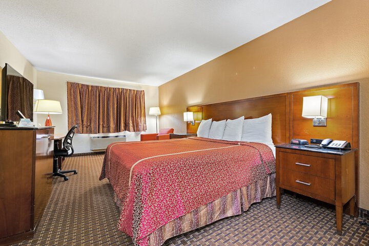 1 King Bed (7 of 16)