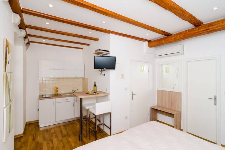 Room 5 of 41