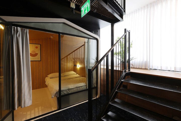 Room 9 of 25