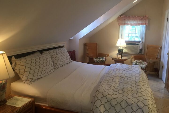 Room 3 of 68