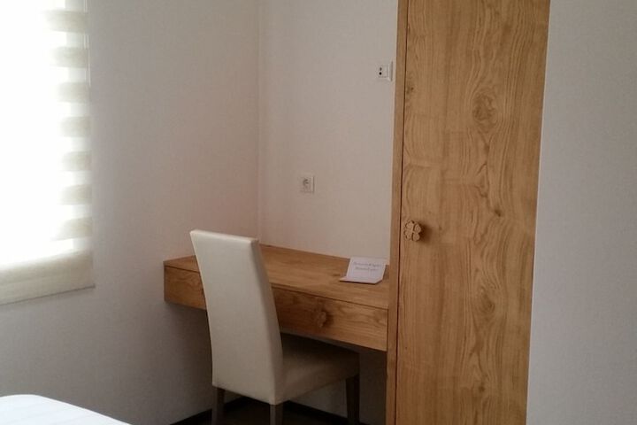 Room 5 of 63