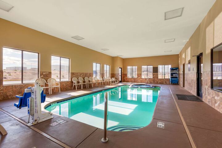 Photo of Comfort Inn & Suites Page at Lake Powell Pool