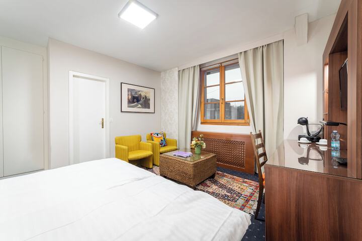 Room 5 of 18