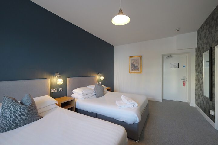 Room 10 of 17