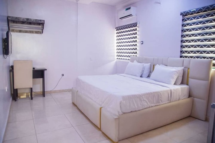 Room 3 of 15