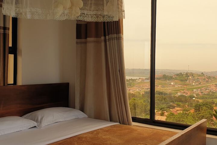 Room 28 of 70