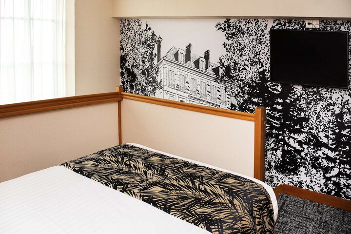 Room 27 of 73
