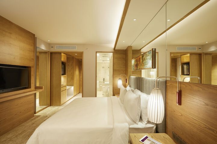 Room 4 of 82