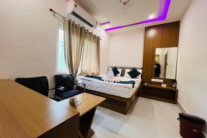 Room 2 of 8