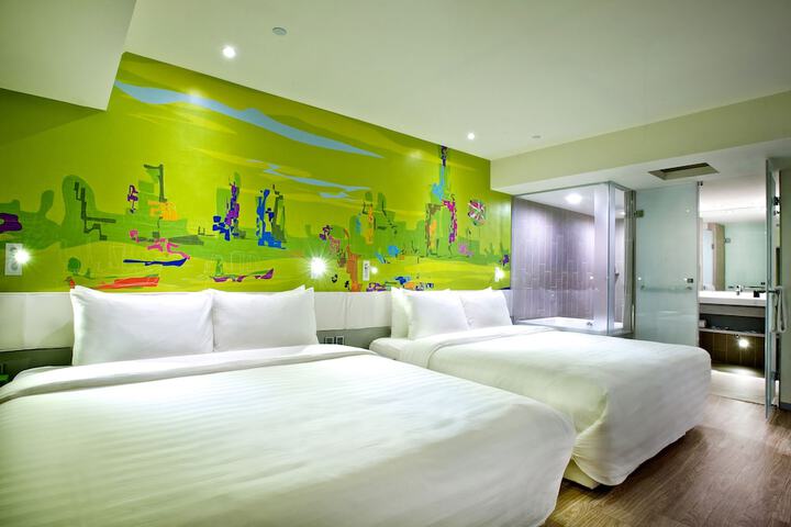 Room 17 of 42