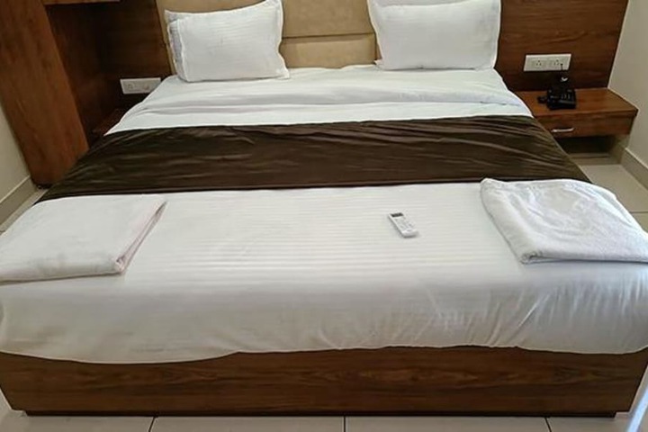 Room 12 of 27