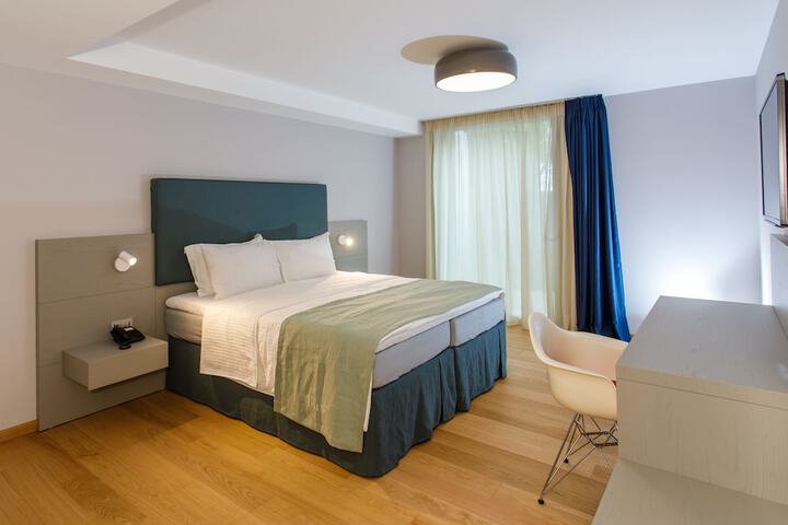 Room 7 of 42