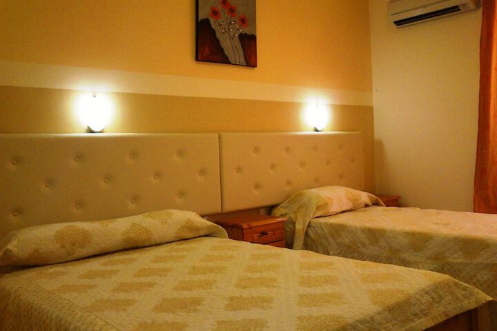 Room 6 of 44