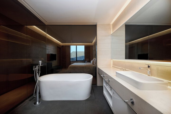 Room 16 of 65