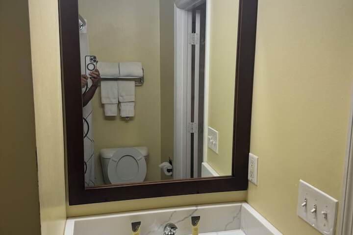 Room 8 of 14