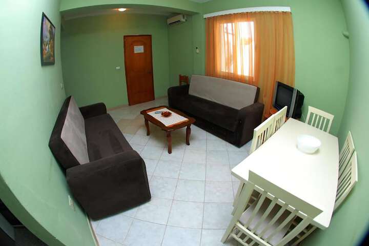 Room 15 of 120