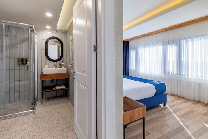 Room 51 of 54