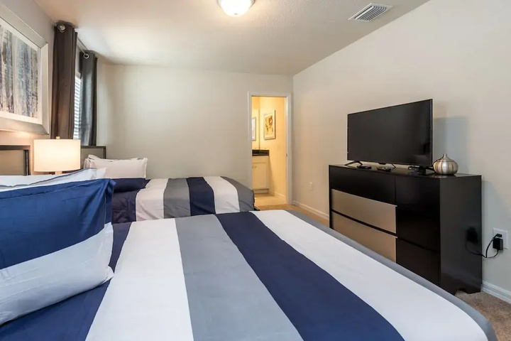 Room 3 of 37