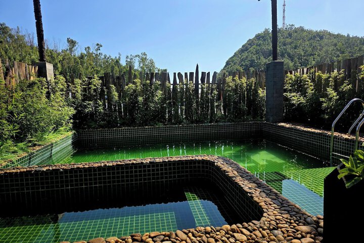 Pool 19 of 33