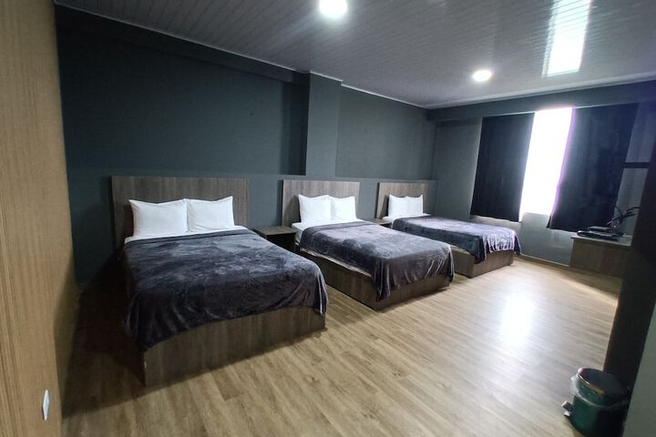 Room 7 of 28