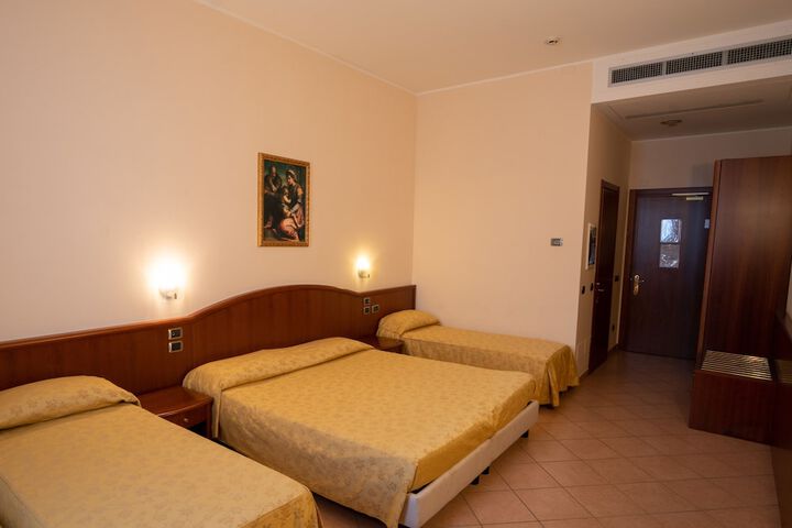 Room 27 of 74