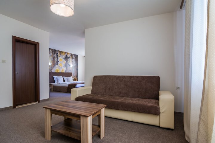 Room 16 of 36