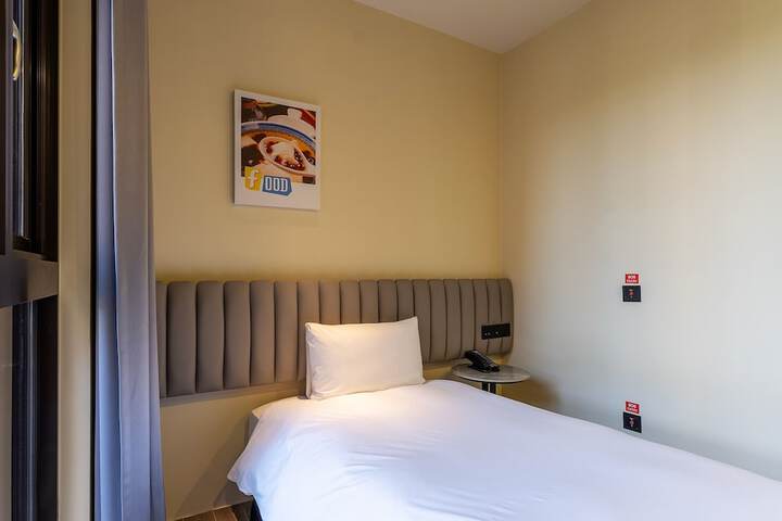 Room 34 of 113