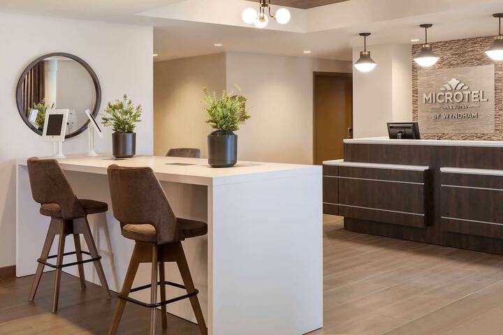 Business Center 47 of 51