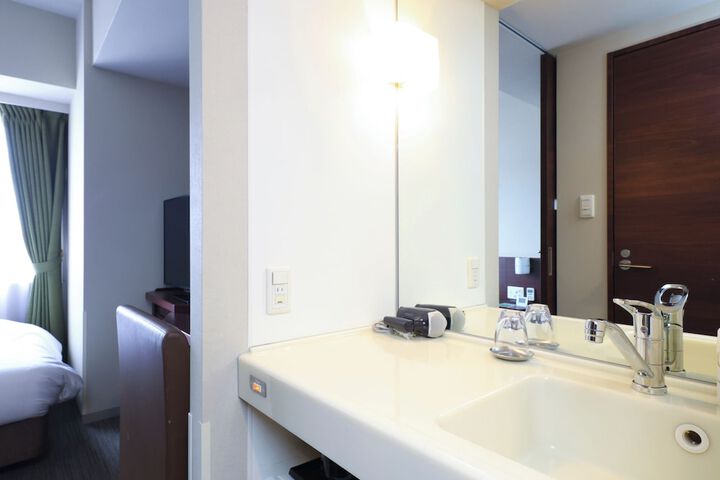 Room 13 of 126